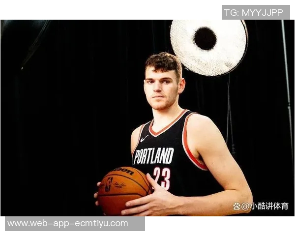 开拓者媒体人杨瀚森直言球队前景堪忧克罗宁的眼光令人失望